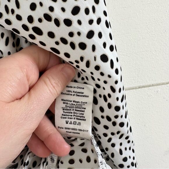 Avec Les Filles Women’s Small Animal Print Button Down Blouse - Picture 4 of 5